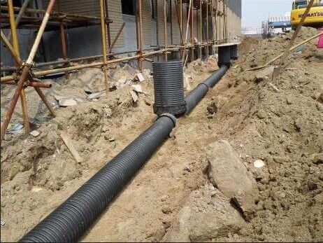 雙壁波紋管中間被挖斷了該如何修補？